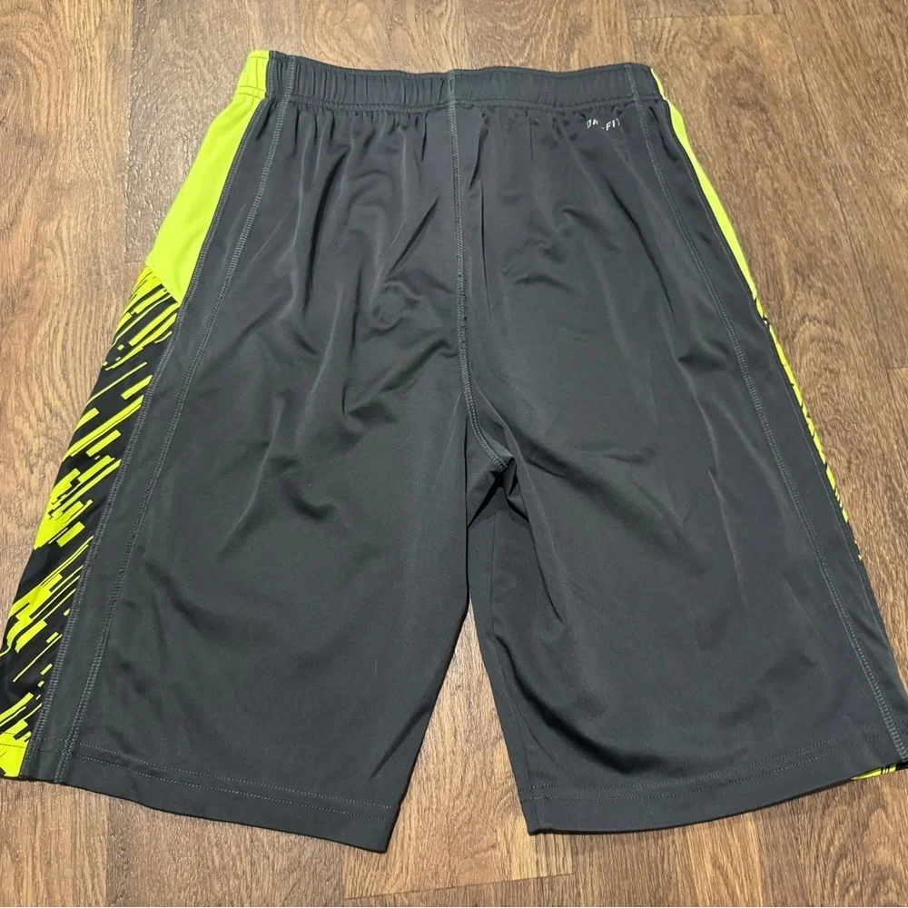 NIKE Dri Fit Boys Basketball Athletic Shorts Black Neon Green Size Large